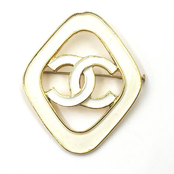 Chanel Rare Vintage Gold Plated Argyle White CC Brooch - Picture 1 of 3